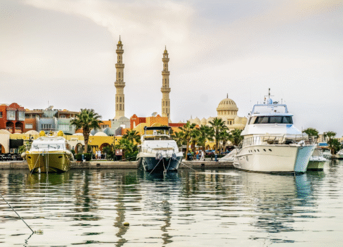 Jak wybrać idealną wycieczkę łodzią w Hurghadzie – przewodnik po trasach i atrakcjach