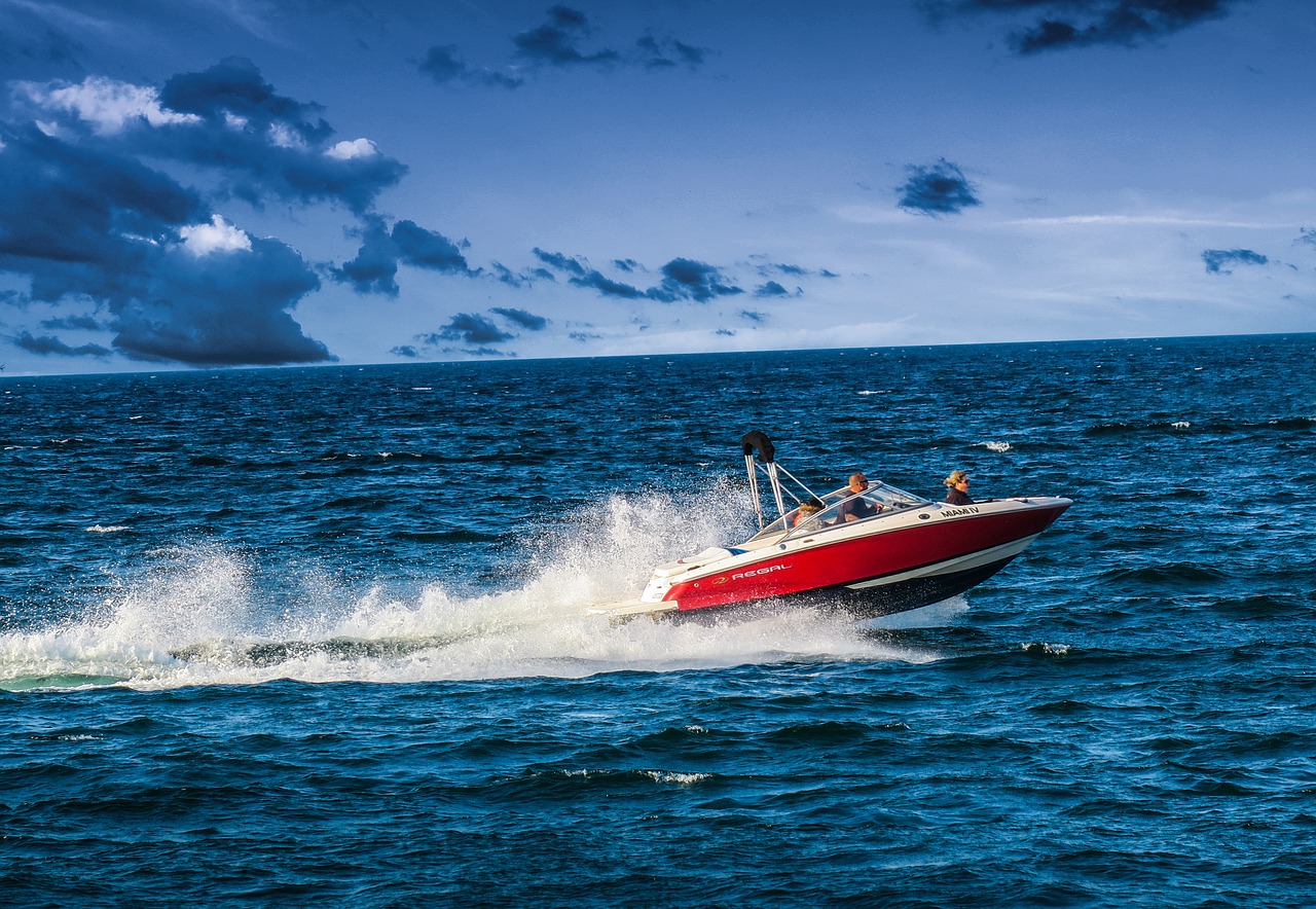 speedboat 3467002 1280