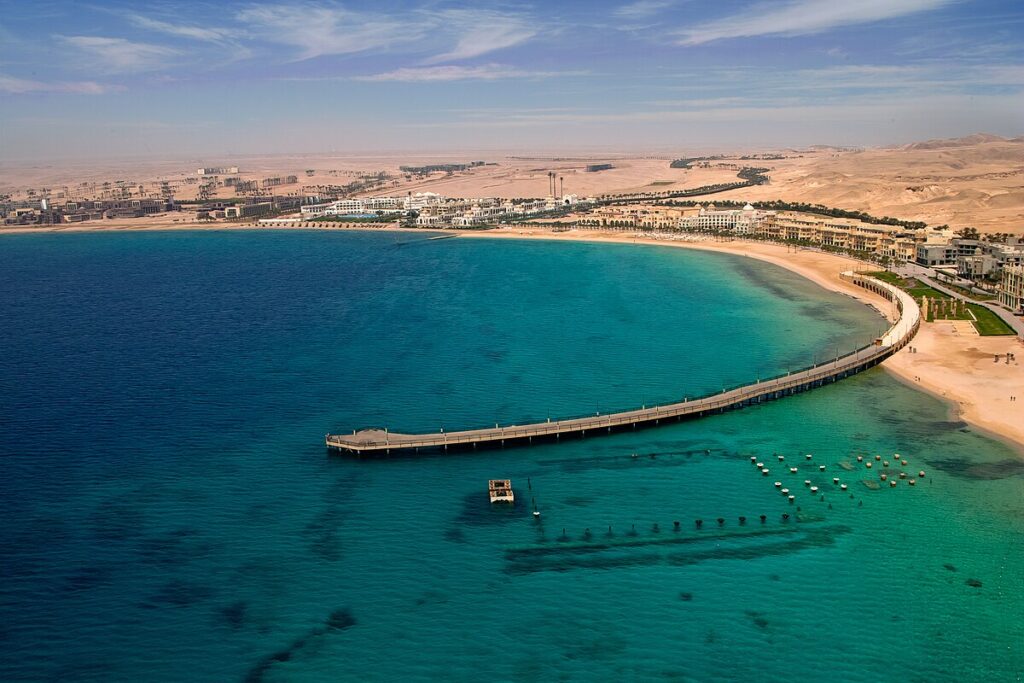 Wakacje w Egipcie z dziećmi – praktyczny przewodnik 8 front hurghada city narita1 1