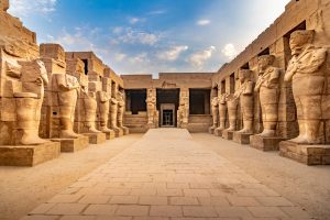 Exploring,Egypt,-,Karnak,Temple,-,Large,Pharaoh,Sculptures,Inside