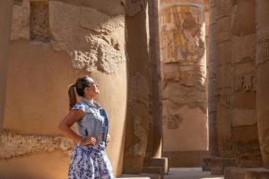 free-photo-of-woman-in-the-luxor-templex-luxor-egypt